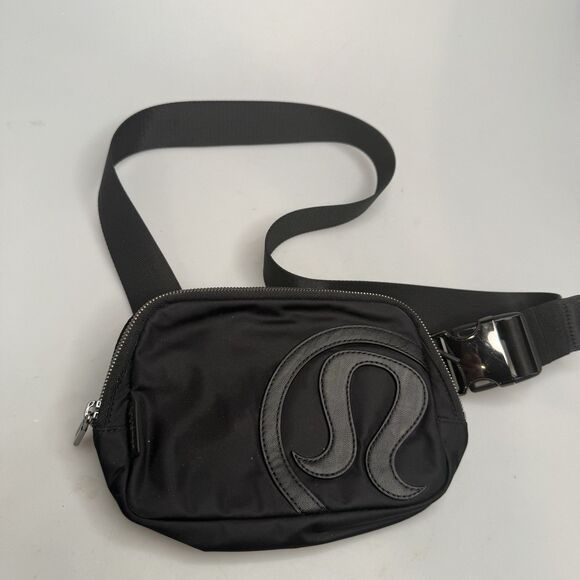 Lululemon Belt Sling Bag Black Nylon Large Logo 1L - 7" x 5" x 2" Waist Fanny - Picture 5 of 16
